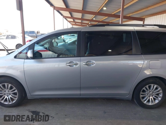 2015 Toyota Sienna XLE с VIN 5TDYK3DC9FS611086, выставлен на аукционе IAAI как лот 41970098 с пробегом 59 154 миль миль и . История ставок и продаж доступна на DreamBid. Изображение 15.