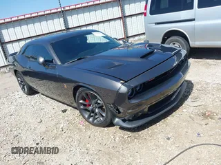 2020 Dodge Challenger R/T Scat Pack z VIN 2C3CDZFJ4LH230781, wystawiony jako IAAI lot #41990428 z przebiegiem 55 315 mil mil oraz . Historia ofert i sprzedaży dostępna na DreamBid. Obrazek 1.