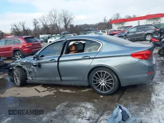 2019 BMW 5 Series 530i с VIN WBAJA5C5XKBX87825, выставлен на аукционе IAAI как лот 41411034 с пробегом 86 000 миль миль и . История ставок и продаж доступна на DreamBid. Изображение 13.