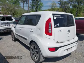 2013 Kia Soul ! with VIN KNDJT2A65D7588128, listed as a IAAI auction lot 42072496 with 178,406 mi miles. Bid and sale history available at carsss.com. Image 3.