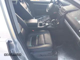 2005 Porsche Cayenne with VIN WP1AA29P75LA22059, listed as a IAAI auction lot 41250250 with 124,835 mi miles. Bid and sale history available at carsss.com. Image 5.