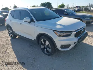 2021 Volvo XC40 Momentum z VIN YV4162UK5M2423299, wystawiony jako IAAI lot #41940996 z przebiegiem 50 304 mil mil oraz . Historia ofert i sprzedaży dostępna na DreamBid. Obrazek 1.