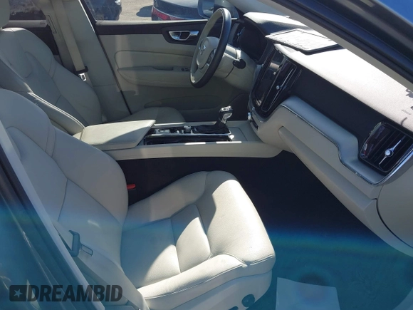 2020 Volvo XC60 Momentum with VIN YV4A22RK7L1586688, listed as a IAAI auction lot 41257331 with 38,393 mi miles and . Bid and sale history available at DreamBid. Image 5.