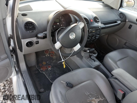 2005 Volkswagen New Beetle Coupe GLS with VIN 3VWCR31C65M418142, listed as a Copart auction lot 78430224 with 22,127 mi miles and Salvage Title. Bid and sale history available at carsss.com. Image 8.