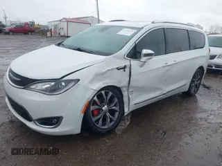 2018 Chrysler Pacifica Limited z VIN 2C4RC1GG8JR107182, wystawiony jako IAAI lot #42113415 z przebiegiem 154 982 mil mil oraz . Historia ofert i sprzedaży dostępna na DreamBid. Obrazek 2.