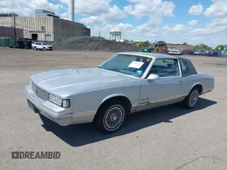 1987 Chevrolet Monte Carlo z VIN 1G1GZ11Z4HR114011, wystawiony jako IAAI lot #42204871 z przebiegiem 74 357 mil mil oraz . Historia ofert i sprzedaży dostępna na DreamBid. Obrazek 2.