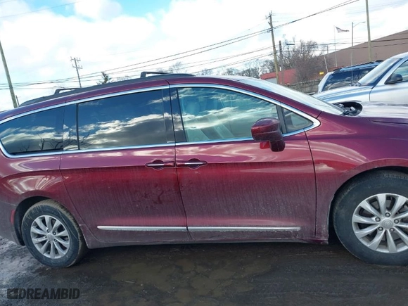 2017 Chrysler Pacifica Touring-L with VIN 2C4RC1BG3HR771245, listed as a IAAI auction lot 41463723 with NaN miles. Bid and sale history available at carsss.com. Image 13.