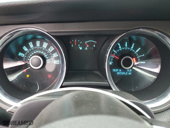 2013 Ford Mustang V6 with VIN 1ZVBP8AMXD5229070, listed as a Copart auction lot 47762195 with 101,769 mi miles and Salvage Title. Bid and sale history available at carsss.com. Image 9.