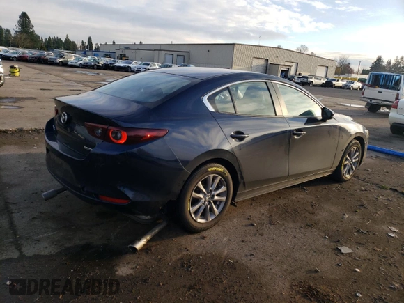 2022 Mazda 3 S z VIN JM1BPAAL1N1506795, wystawiony jako Copart lot #82496954 z przebiegiem 18 693 mil mil oraz Szkoda całkowita • Salvage title. Historia ofert i sprzedaży dostępna na DreamBid. Obrazek 3.