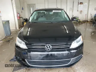 2013 Volkswagen Jetta SE with VIN 3VWDP7AJ1DM443688, listed as a Copart auction lot 55982585 with 137,112 mi miles and Salvage title. Bid and sale history available at DreamBid. Image 5.