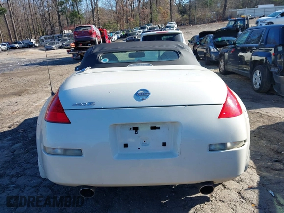 2006 Nissan 350Z Touring with VIN JN1AZ36AX6M450609, listed as a IAAI auction lot 41227538 with 111,622 mi miles. Bid and sale history available at carsss.com. Image 16.