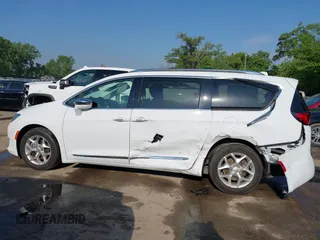 2020 Chrysler Pacifica Limited with VIN 2C4RC1GG1LR176086, listed as a IAAI auction lot 42255135 with 85,334 mi miles and . Bid and sale history available at DreamBid. Image 14.
