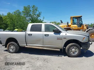 2014 Ram 2500 Tradesman z VIN 3C6TR5CT7EG186099, wystawiony jako IAAI lot #42317585 z przebiegiem 309 687 mil mil oraz . Historia ofert i sprzedaży dostępna na DreamBid. Obrazek 13.
