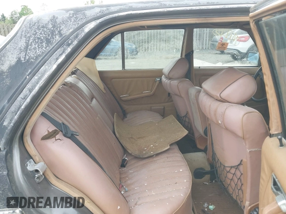 1985 Mercedes-Benz 300 with VIN WDBAB33CXFA262258, listed as a IAAI auction lot 42134635 with 169,197 mi miles and . Bid and sale history available at DreamBid. Image 8.