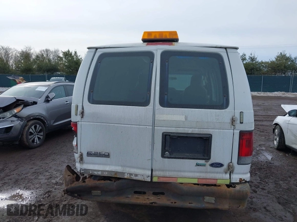 2009 Ford Econoline Cargo z VIN 1FTNE24L99DA19725, wystawiony jako IAAI lot #41652405 z przebiegiem Nie podano mil oraz . Historia ofert i sprzedaży dostępna na DreamBid. Obrazek 17.