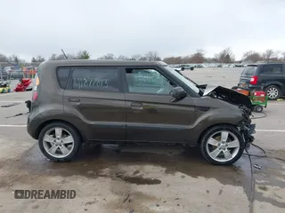 2010 Kia Soul + with VIN KNDJT2A21A7159044, listed as a IAAI auction lot 41877813 with 121,814 mi miles. Bid and sale history available at carsss.com. Image 13.