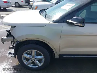 2017 Ford Explorer XLT with VIN 1FM5K8D81HGD05245, listed as a IAAI auction lot 41828547 with 104,881 mi miles. Bid and sale history available at carsss.com. Image 18.