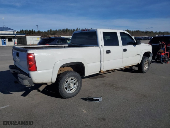 2006 Chevrolet Silverado 2500HD LT2 with VIN 1GCHK23U96F124393, listed as a Copart auction lot 86348034 with 180,900 mi miles and Salvage Title. Bid and sale history available at carsss.com. Image 3.
