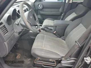 2007 Dodge Nitro SXT z VIN 1D8GU28K47W731172, wystawiony jako Copart lot #59954825 z przebiegiem 121 455 mil mil oraz Szkoda całkowita • Salvage title. Historia ofert i sprzedaży dostępna na DreamBid. Obrazek 7.