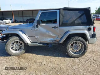 2016 Jeep Wrangler Sahara z VIN 1C4AJWBGXGL120329, wystawiony jako IAAI lot #40239916 z przebiegiem 96 731 mil mil oraz . Historia ofert i sprzedaży dostępna na DreamBid. Obrazek 14.