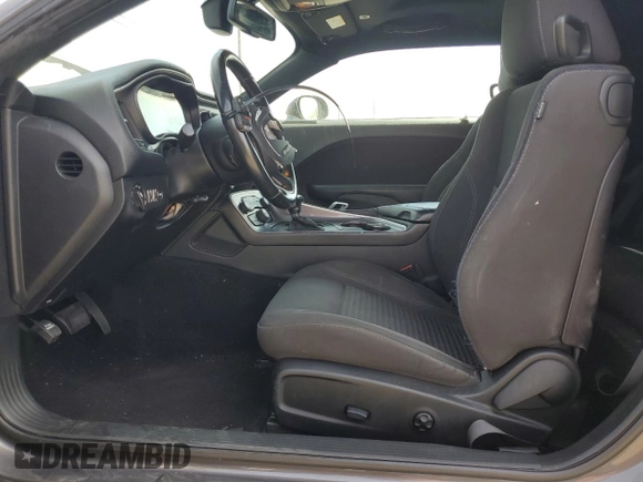 2019 Dodge Challenger SXT z VIN 2C3CDZAG2KH699815, wystawiony jako Copart lot #50547245 z przebiegiem 43 124 mil mil oraz Nie do naprawy • Non repairable. Historia ofert i sprzedaży dostępna na DreamBid. Obrazek 7.