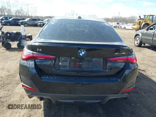 2024 BMW i4 xDrive40 z VIN WBY83FB04RFT19615, wystawiony jako IAAI lot #41679918 z przebiegiem 3 883 mil mil oraz . Historia ofert i sprzedaży dostępna na DreamBid. Obrazek 16.
