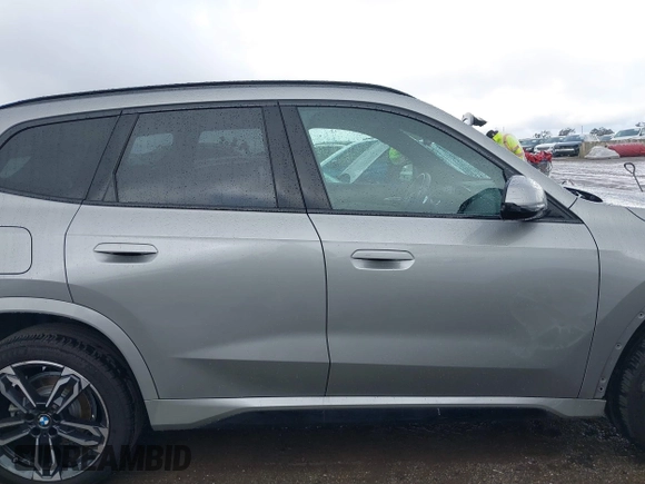 2023 BMW X1 xDrive28i z VIN WBX73EF02P5X48940, wystawiony jako IAAI lot #41528706 z przebiegiem 10 683 mil mil oraz . Historia ofert i sprzedaży dostępna na DreamBid. Obrazek 13.