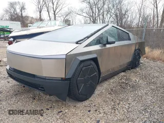 2024 Tesla Cybertruck Cyberbeast z VIN 7G2CEHEE4RA054072, wystawiony jako IAAI lot #41839682 z przebiegiem Nie podano mil oraz . Historia ofert i sprzedaży dostępna na DreamBid. Obrazek 2.