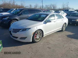 2016 Lincoln MKZ z VIN 3LN6L2JK8GR624664, wystawiony jako IAAI lot #41774444 z przebiegiem 106 695 mil mil oraz . Historia ofert i sprzedaży dostępna na DreamBid. Obrazek 2.