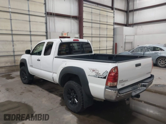 2008 Toyota Tacoma with VIN 5TEUU42N58Z580315, listed as a IAAI auction lot 41059647 with 109,478 mi miles and . Bid and sale history available at carsss.com. Image 3.