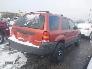 2006 Ford Escape XLT with VIN 1FMYU03Z66KD02998, listed as a IAAI auction lot 41414402 with 102,147 mi miles. Bid and sale history available at carsss.com. Image 4.