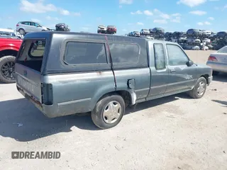 1993 Toyota Pickup DLX z VIN JT4RN93P3P5069851, wystawiony jako IAAI lot #41950116 z przebiegiem 209 937 mil mil oraz . Historia ofert i sprzedaży dostępna na DreamBid. Obrazek 4.