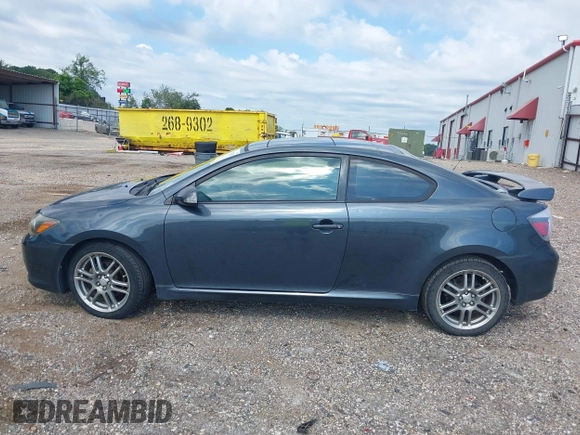 2010 Scion tC z VIN JTKDE3B71A0307038, wystawiony jako IAAI lot #39720503 z przebiegiem 133 853 mil mil oraz . Historia ofert i sprzedaży dostępna na DreamBid. Obrazek 13.