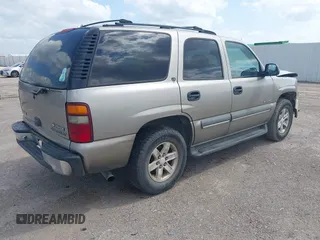 2002 Chevrolet Tahoe LS z VIN 1GNEC13V22R206341, wystawiony jako IAAI lot #42436560 z przebiegiem 271 904 mil mil oraz . Historia ofert i sprzedaży dostępna na DreamBid. Obrazek 4.