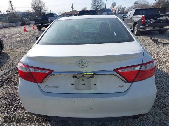 2015 Toyota Camry XLE with VIN 4T1BF1FK6FU475672, listed as a IAAI auction lot 41780890 with 238,915 mi miles. Bid and sale history available at carsss.com. Image 16.