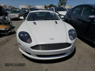 2009 Aston Martin DB9 z VIN SCFAD01E59GA10941, wystawiony jako Copart lot #57220313 z przebiegiem 24 818 mil mil oraz . Historia ofert i sprzedaży dostępna na DreamBid. Obrazek 5.