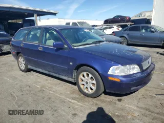 2004 Volvo V40 z VIN YV1VW27524F027635, wystawiony jako Copart lot #76744664 z przebiegiem 130 302 mil mil oraz Tytuł czysty. Historia ofert i sprzedaży dostępna na DreamBid. Obrazek 4.