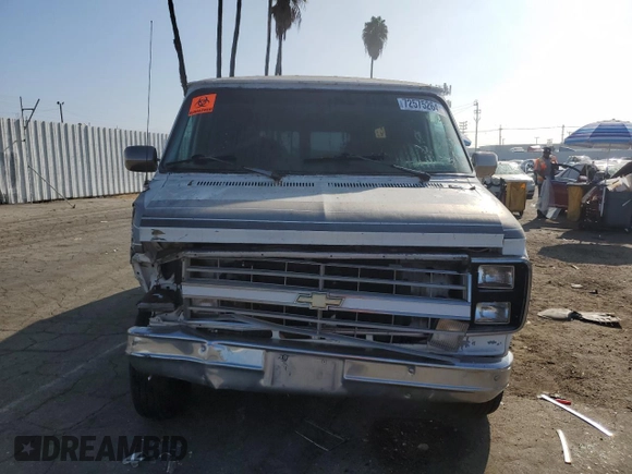 1990 Chevrolet Chevy Van z VIN 1GBEG25K0L7167885, wystawiony jako Copart lot #72575264 z przebiegiem 231 827 mil mil oraz Szkoda całkowita • Salvage title. Historia ofert i sprzedaży dostępna na DreamBid. Obrazek 5.