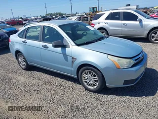 2008 Ford Focus SE z VIN 1FAHP35N58W226540, wystawiony jako IAAI lot #42383245 z przebiegiem 183 312 mil mil oraz . Historia ofert i sprzedaży dostępna na DreamBid. Obrazek 1.