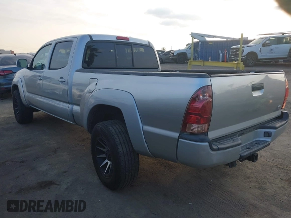 2006 Toyota Tacoma z VIN 3TMMU52N56M003428, wystawiony jako IAAI lot #41473266 z przebiegiem 227 547 mil mil oraz . Historia ofert i sprzedaży dostępna na DreamBid. Obrazek 3.