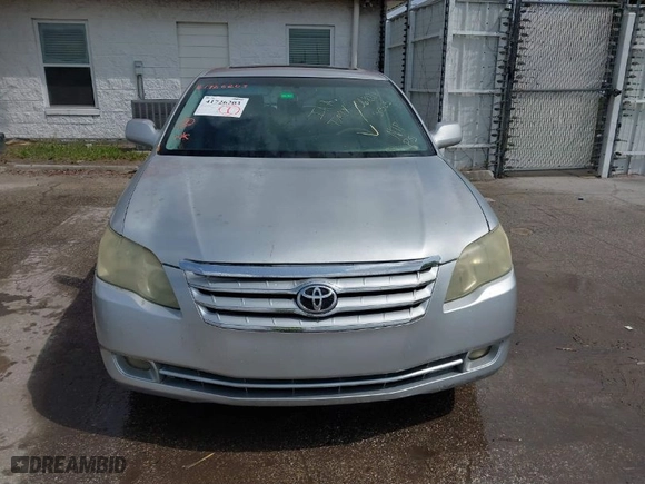 2005 Toyota Avalon XL with VIN 4T1BK36B25U061021, listed as a IAAI auction lot 41726203 with 227,845 mi miles. Bid and sale history available at carsss.com. Image 6.