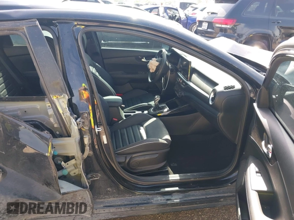 2023 Kia Forte GT-Line z VIN 3KPF54AD6PE670383, wystawiony jako IAAI lot #42020078 z przebiegiem 26 169 mil mil oraz . Historia ofert i sprzedaży dostępna na DreamBid. Obrazek 5.