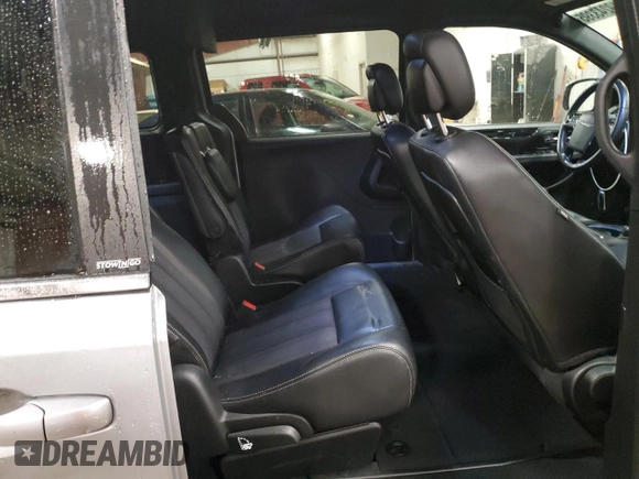 2014 Chrysler Town & Country S with VIN 2C4RC1HG0ER109089, listed as a Copart auction lot 49243395 with 117,568 mi miles and Clean Title. Bid and sale history available at carsss.com. Image 11.