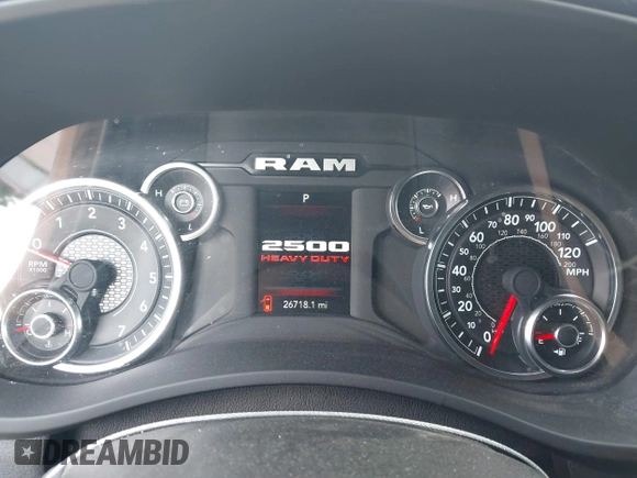 2024 Ram 2500 Tradesman z VIN 3C6UR5HJ2RG234917, wystawiony jako IAAI lot #42247031 z przebiegiem 26 718 mil mil oraz . Historia ofert i sprzedaży dostępna na DreamBid. Obrazek 15.