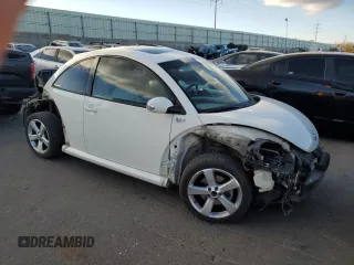 2008 Volkswagen New Beetle Coupe Triple White with VIN 3VWFW31C08M518926, listed as a Copart auction lot 49224855 with 122,160 mi miles and Salvage Title. Bid and sale history available at carsss.com. Image 4.