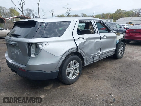 2022 Ford Explorer with VIN 1FMSK7BH9NGA08252, listed as a IAAI auction lot 42012523 with 122,293 mi miles and . Bid and sale history available at DreamBid. Image 4.