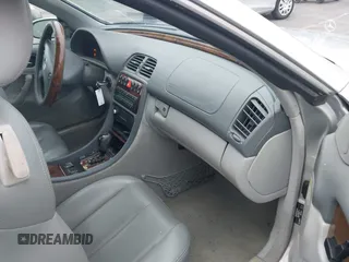 2001 Mercedes-Benz CLK 320 z VIN WDBLK65G81T083711, wystawiony jako IAAI lot #41197334 z przebiegiem 215 544 mil mil oraz . Historia ofert i sprzedaży dostępna na DreamBid. Obrazek 5.
