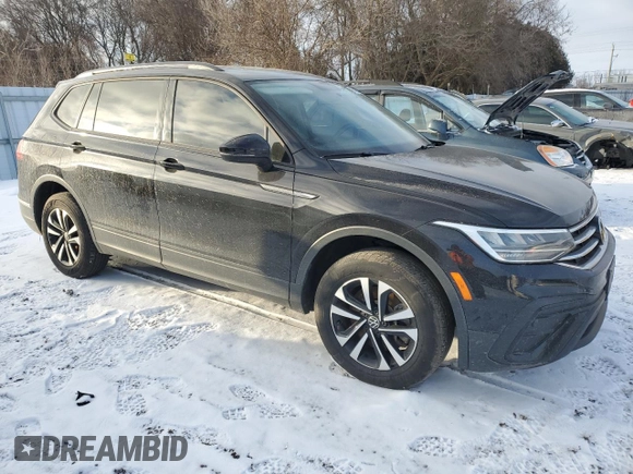 2022 Volkswagen Tiguan S z VIN 3VV0B7AX7NM133231, wystawiony jako Copart lot #85285634 z przebiegiem 92 138 mil mil oraz Czysty tytuł • Clean title. Historia ofert i sprzedaży dostępna na DreamBid. Obrazek 4.
