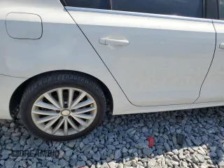 2011 Volkswagen Jetta SEL z VIN 3VWLX7AJ2BM351398, wystawiony jako Copart lot #57559365 z przebiegiem 183 376 mil mil oraz Czysty tytuł • Clean title. Historia ofert i sprzedaży dostępna na DreamBid. Obrazek 10.