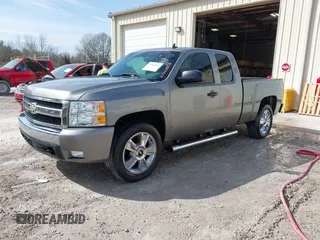 2007 Chevrolet Silverado 1500 LT w/1LT with VIN 2GCEC19J771721896, listed as a IAAI auction lot 41703914 with 217,121 mi miles. Bid and sale history available at carsss.com. Image 17.